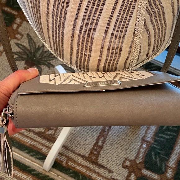 Stella & Dot Taupe Hello Gorgeous Crossbody Grey Wallet - Picture 3 of 16